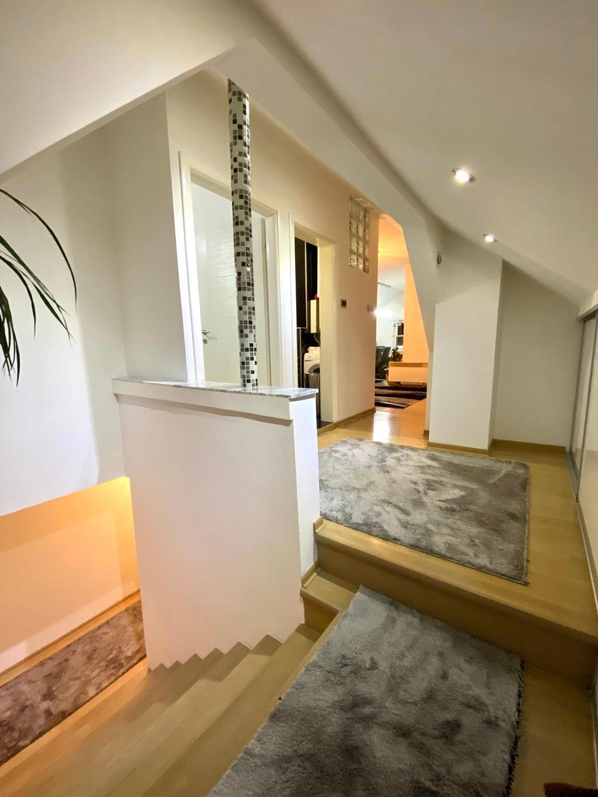 Apartment Luxury Black & White *