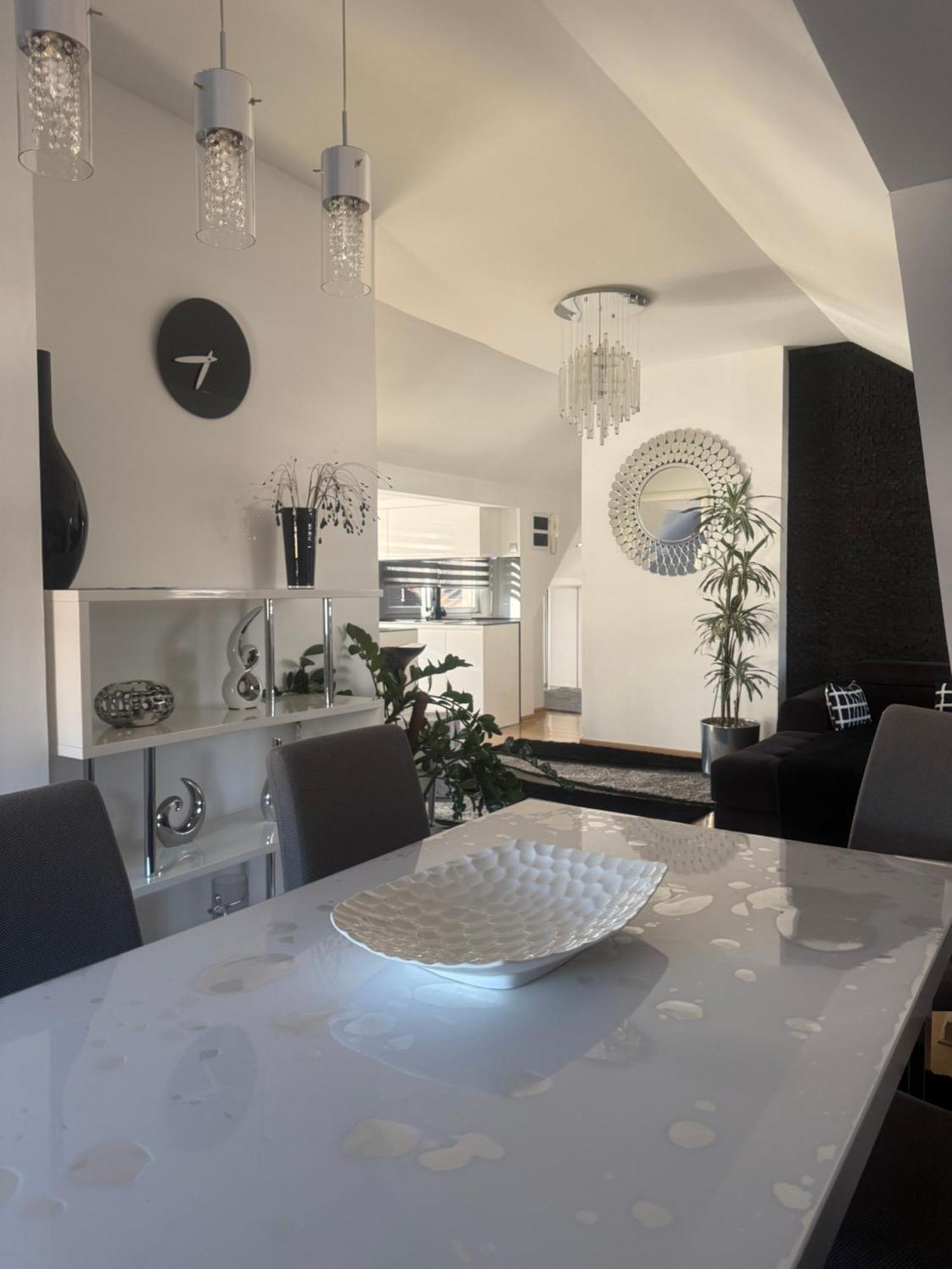 Luxury Black & White *